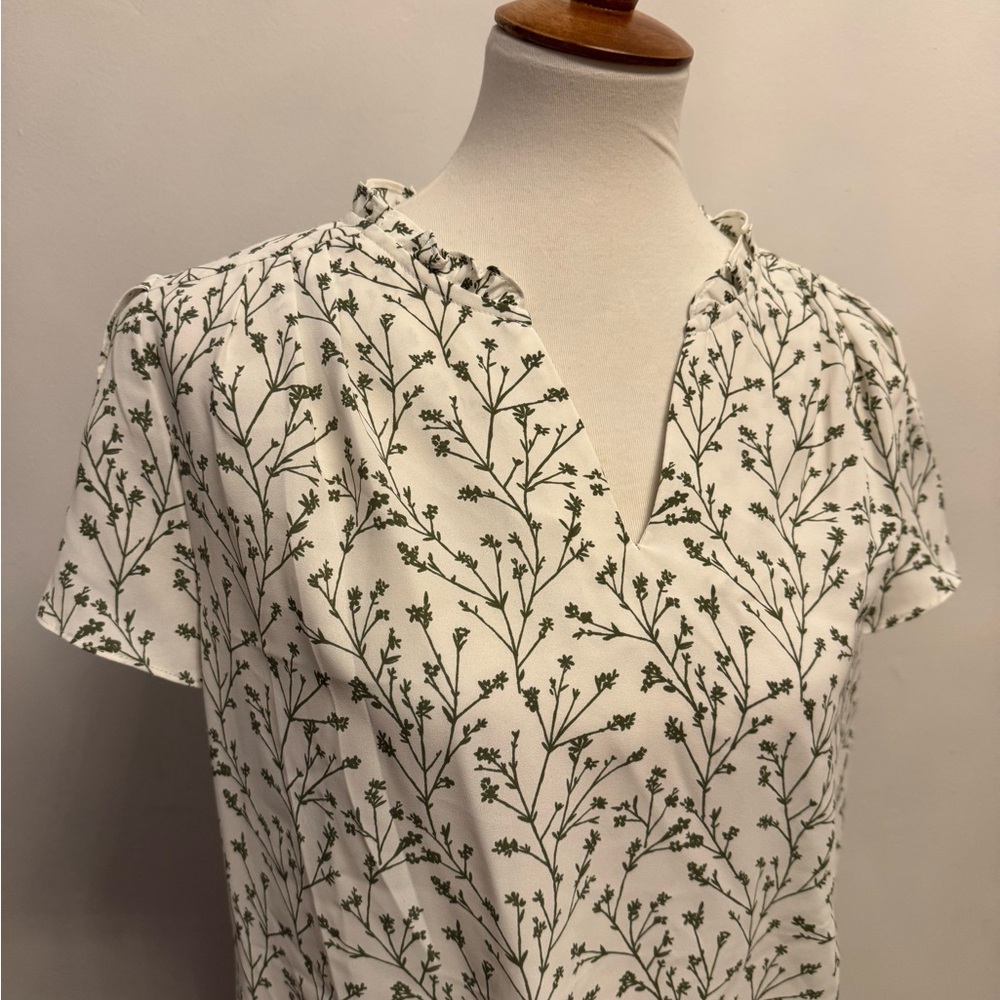 Tiffany Tulip Sleeve Blouse
41 Hawthorn